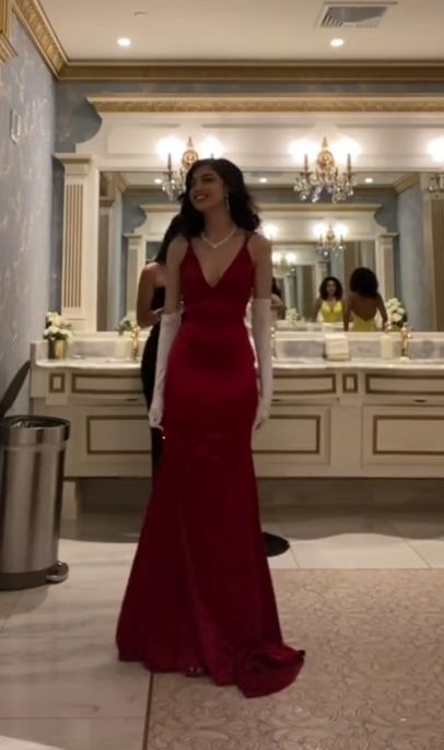Sexy Mermaid Straps Floor Length Prom Dresses Formal Gowns fg7009