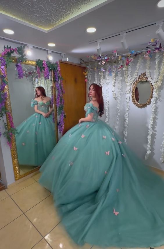 Quinceanera Dress with 3D Butterfly Sleeveless Ball Gown fg5537