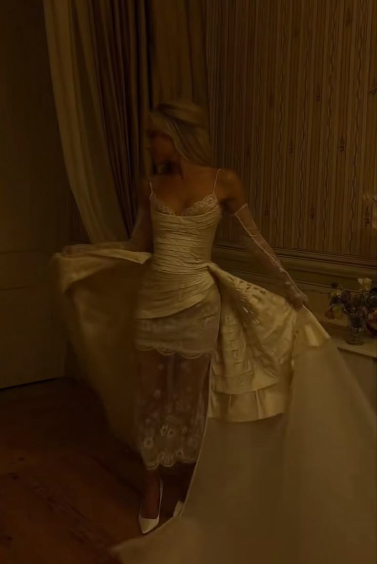 Elegant Spaghetti Strap Satin Lace Wedding Dress Bridal Gown fg7551