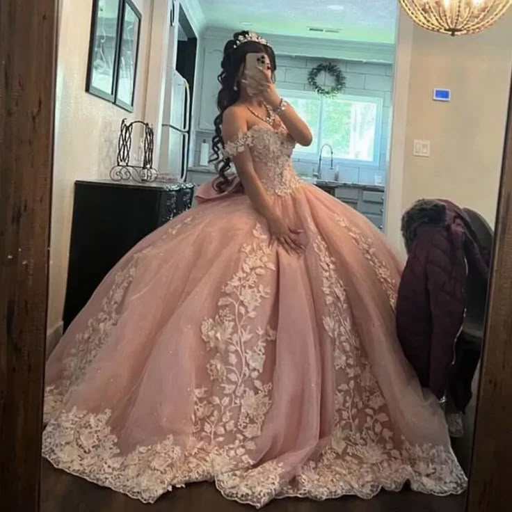 Light Pink Quinceanera Dresses with Bow Lace Appliques Sweet 15 16 Ball Gowns fg6575