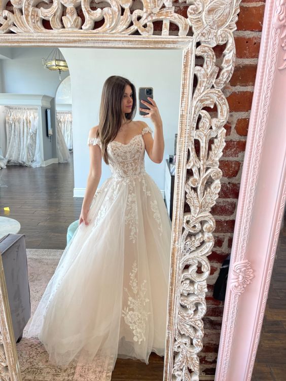 Off-the-shoulder Lace Ball gown Wedding Dress fg5342