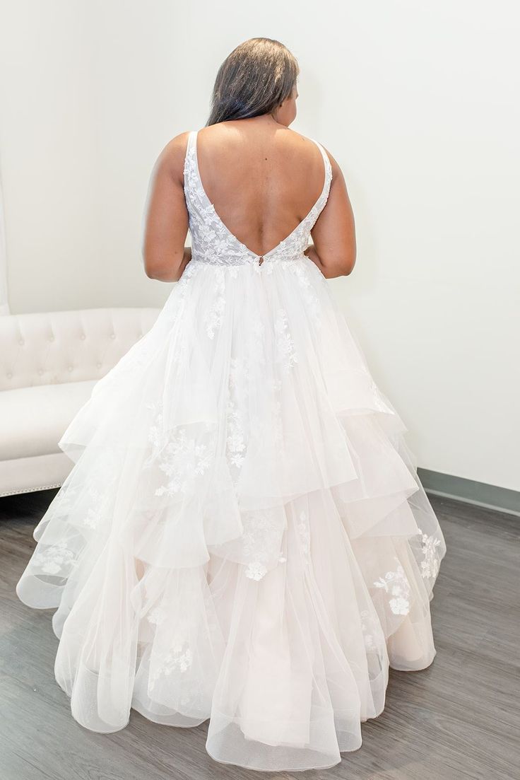 Elegant Ball Gown V Neck Wedding Dresses with Appliques fg4708