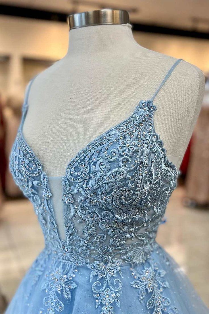 A-Linien-Ballkleid mit tiefem Ausschnitt und Tüllspitze fg5020