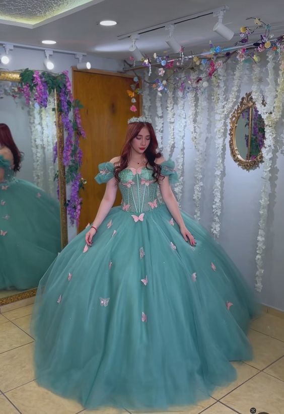 Quinceanera Dress with 3D Butterfly Sleeveless Ball Gown fg5537