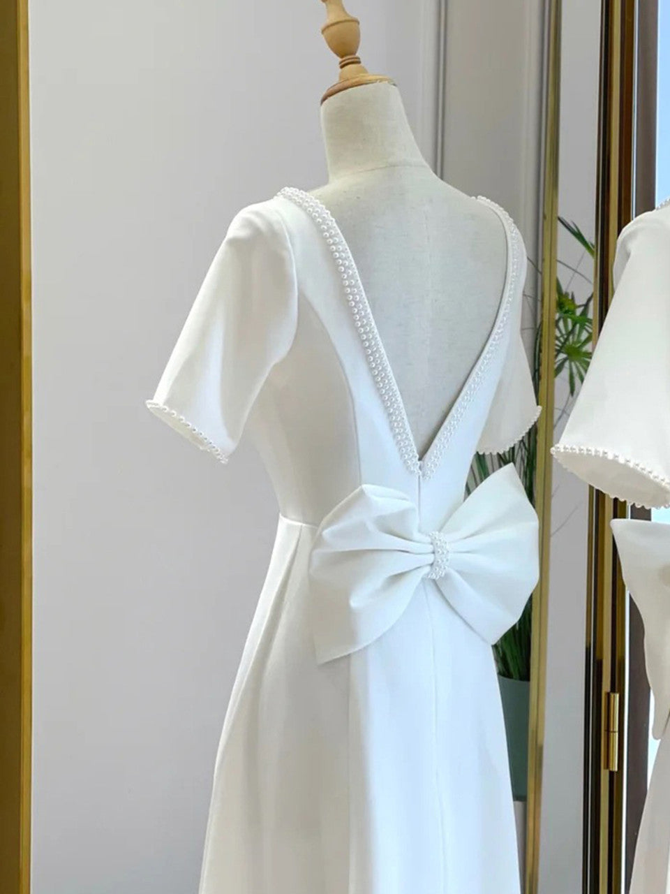 White Satin Short Sleeve Short Wedding Dress fg4074