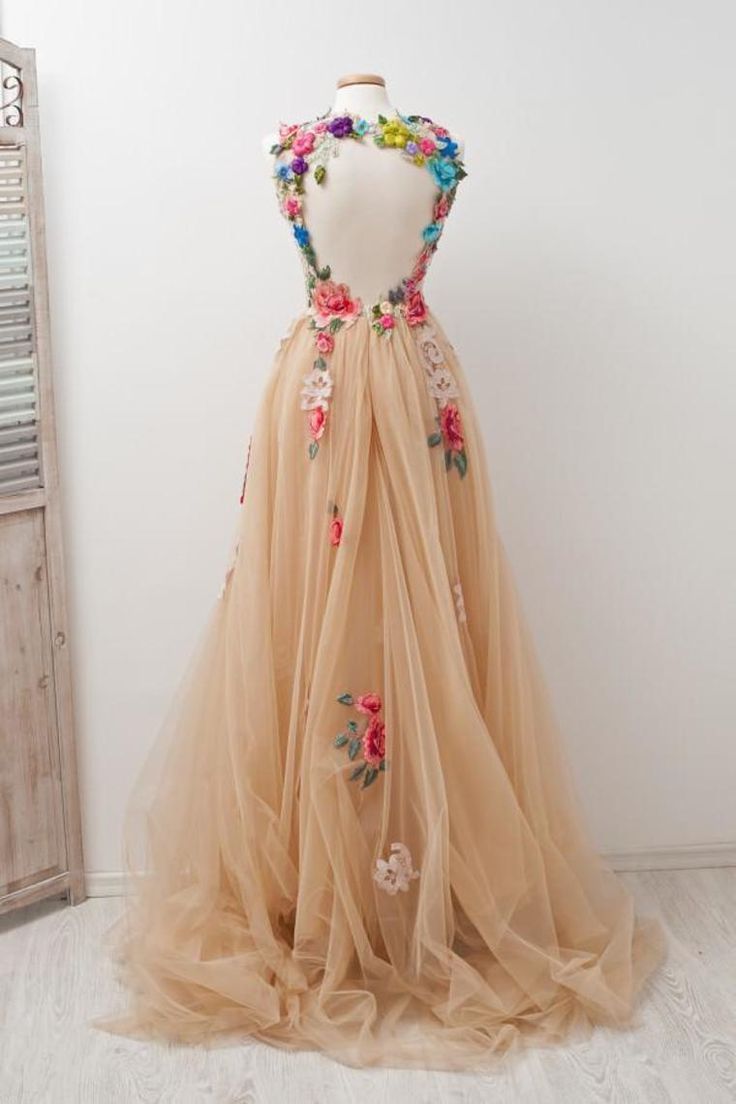 Robe de bal élégante en tulle avec dos nu et appliques, fg3823