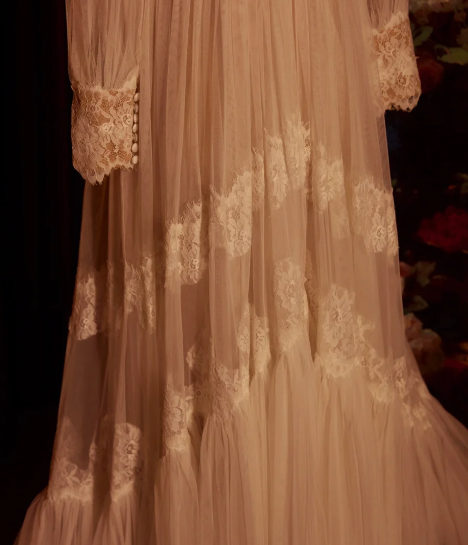 Ve Neck Ivory Lace Wedding Dress With Long Sleeves Elegant Wedding Gowns fg8598