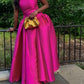 Robe de soirée longue fuchsia en satin à bretelles spaghetti et coupe trapèze fg7476