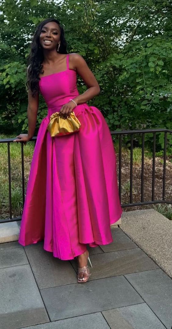 Robe de soirée longue fuchsia en satin à bretelles spaghetti et coupe trapèze fg7476