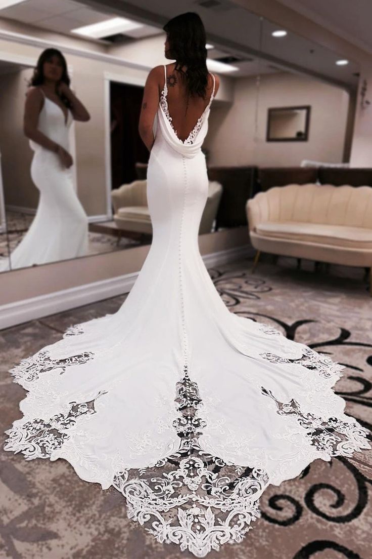 Unique Mermaid V Neck Satin Wedding Dress with Appliques     fg6588