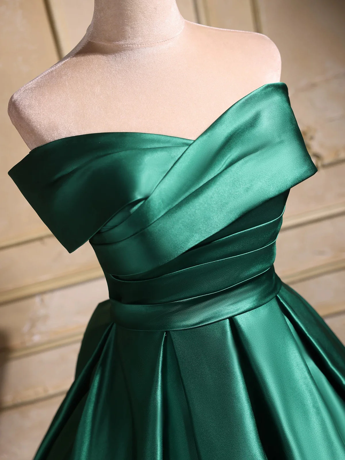 Elegant Emerald Green Satin Off-Shoulder Prom Dress, Long A-Line Formal Dress  fg8742
