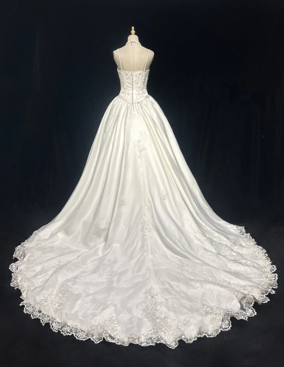 White Elegant Wedding Dress With Beads Flowers Satin Wedding Gowns  fg8593
