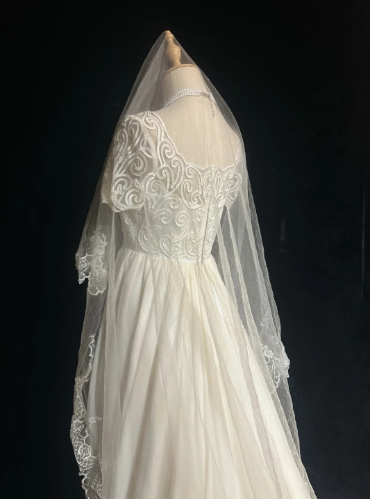 Ivory A Line Wedding Dress With Applique , Elegant Chiffon Wedding Gowns  fg8594