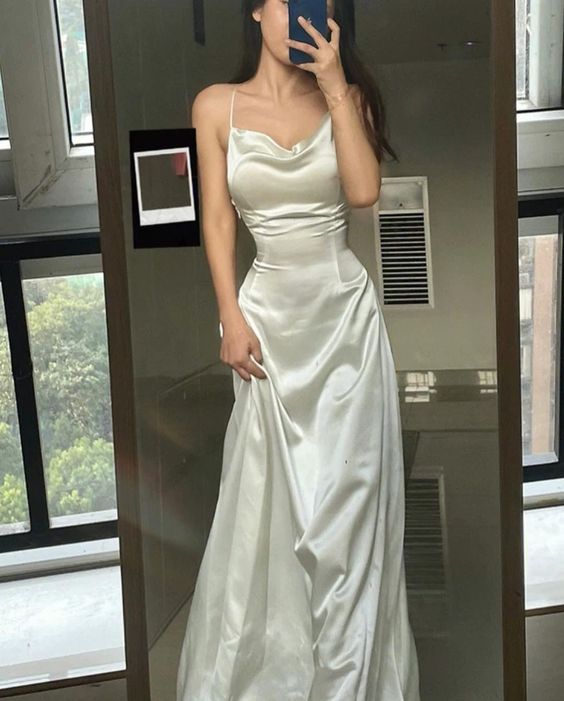 Robe de soirée ivoire à bretelles spaghetti fg4393