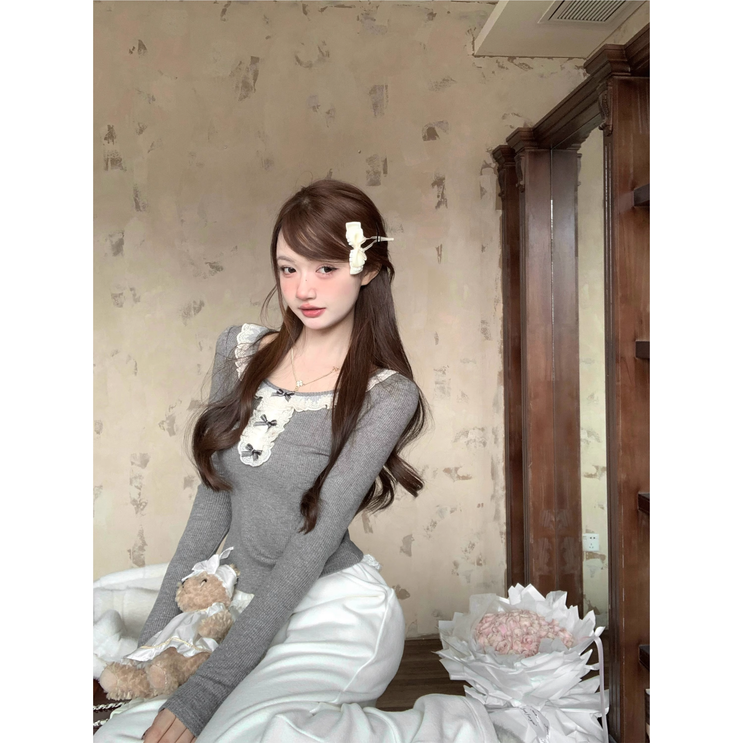 Gray lace knit top/undershirt  A61