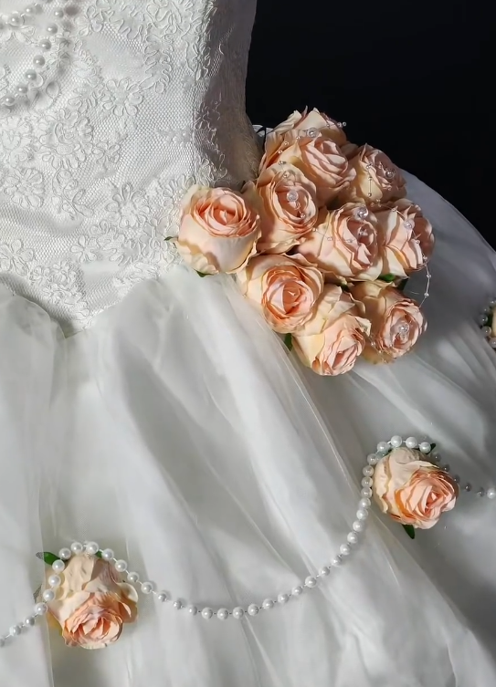 Strapless 3D Rose Pearl Lace Tulle Short Wedding Dress  fg8900