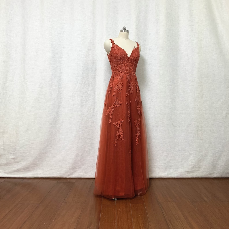 Ballkleid aus Tüll und Spitze in gebranntem Orange fg5060