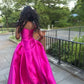 Robe de soirée longue fuchsia en satin à bretelles spaghetti et coupe trapèze fg7476