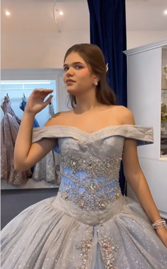Robe de bal bleu clair à épaules dénudées et coupe trapèze fg6547