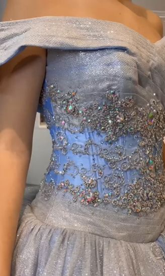 Robe de bal bleu clair à épaules dénudées et coupe trapèze fg6547