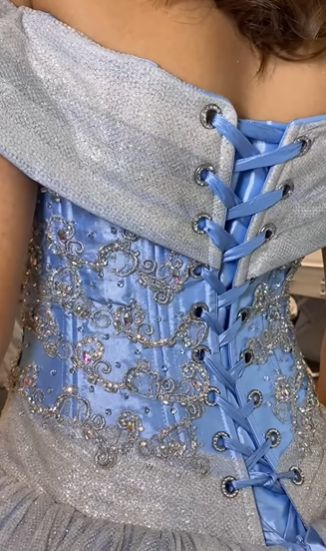 Robe de bal bleu clair à épaules dénudées et coupe trapèze fg6547